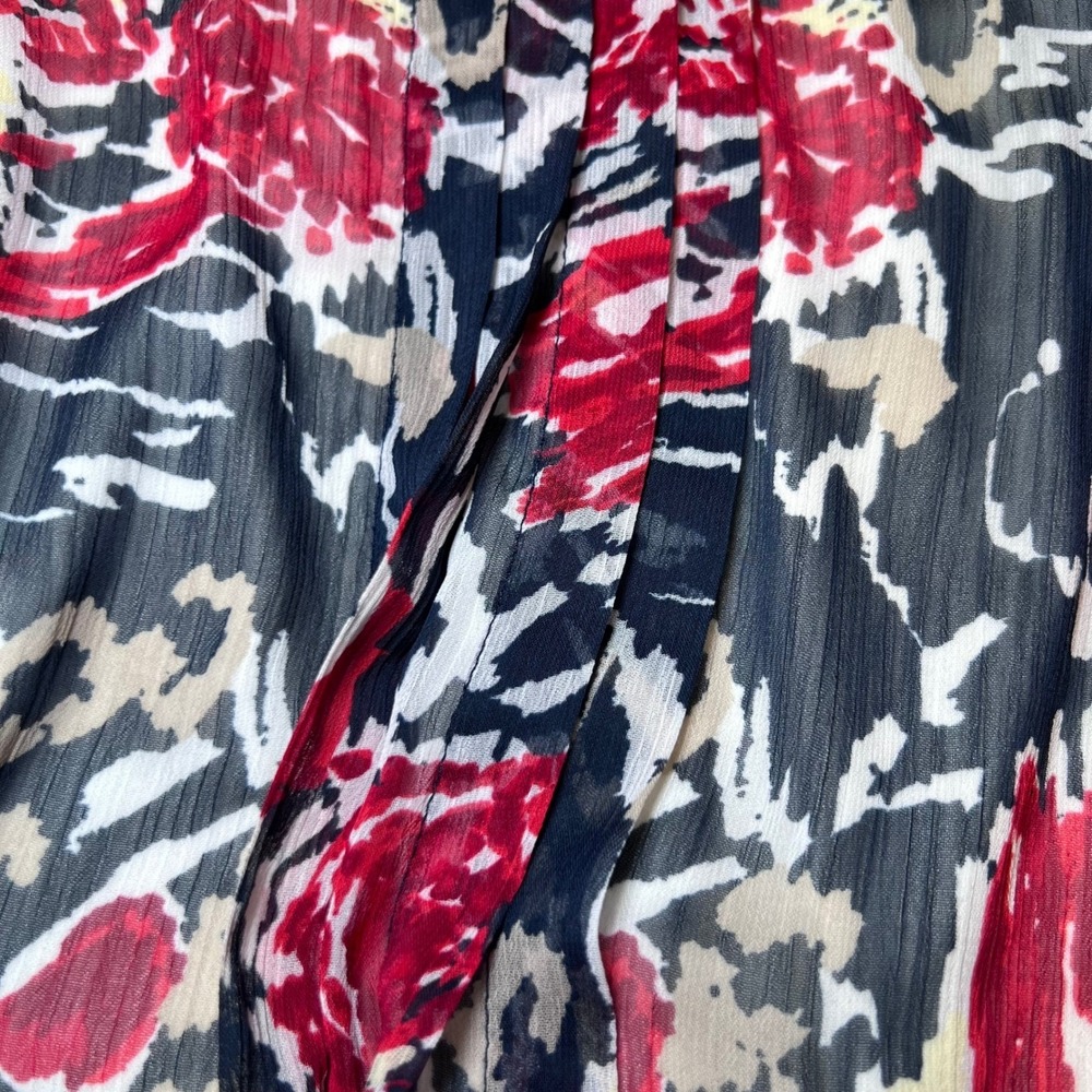 Christopher & Banks Womens Size Medium V Neck Blouse Red Floral Business Casual - Picture 10 of 14